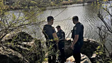 Стрибала в річку у забороненому місці: на Київщині знайшли тіло неповнолітньої, яка знехтувала правилами безпеки