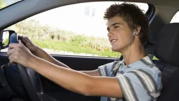 ДТП двох неповнолітніх сталося на Рівненщині: один із них керував Мерседесом