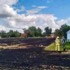 На Рівненщині живцем згоріла 90-річна бабуся: пенсіонерка поплатилась життям, бо палила сухостій