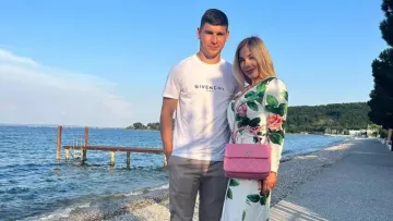 Руслан Малиновський привітав уболівальників з Великоднем: зірка збірної України показав родинні фото