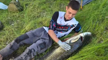 На Київщині спіймали велетенську рибину: розміри й вага сома шокують – фото