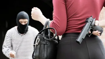 «Люди мають право на самозахист»: очільник МВС Клименко анонсував обговорення закону про зброю для цивільних