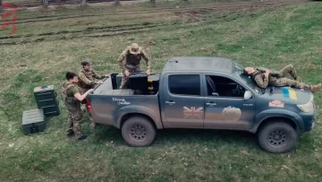 Dua Lipa допомогла зібрати кошти на авто для українських медиків: Лачен і фанати співачки оцінили