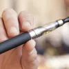 В Україні можуть повністю заборонити електронні сигарети: у парламенті зареєстрували новий законопроект 