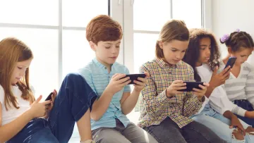 Перше покоління з нижчим IQ за батьків: що ґаджети роблять із мозком дітей