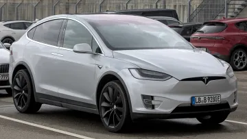 Tesla зупиняє випуск Model S та Model X: у компанії назвали справжню причину відмови від культових моделей