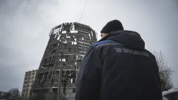 Бурулі у 10 метрів: як виглядає зруйнована російськими ударами Дарницька ТЕЦ в Києві