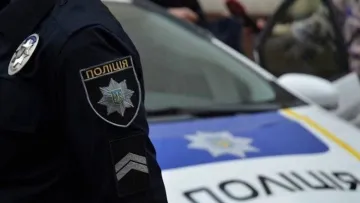 У Києві пограбували пенсіонера: чоловік вкрав у дідуся пакети з продуктами, які мав допомогти йому донести
