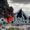 Головна сцена відомого музичного фестивалю згоріла дотла: там повинні були виступати українці – відео пожежі