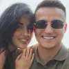 Жінка футболіста з клубу УПЛ виклала до мережі фотографії, де вона позує майже голяка: спекотні світлини