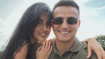 Жінка футболіста з клубу УПЛ виклала до мережі фотографії, де вона позує майже голяка: спекотні світлини