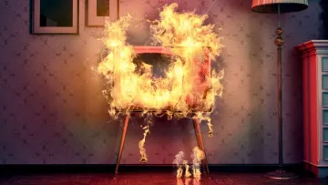 Побачив вогонь в телевізорі і викликав пожежників: чоловік в Угорщині здивував своїм рівнем обачності