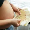 В Україні суттєво збільшать виплати за народження дитини: розповідаємо, яку суму отримають жінки