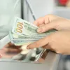 Гривня знову просіла: НБУ встановив офіційний курс валют на 2 червня – скільки коштує долар та євро