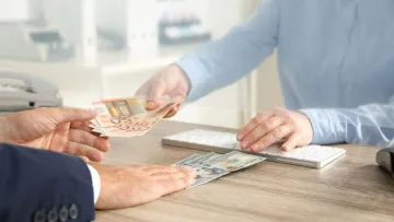 Гривня продовжує відігравати позиції у євро, а долар зростає: офіційний курс валют від НБУ на 25 вересня