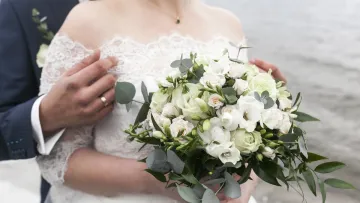 Скільки грошей подарувати молодятам у 2025 році: весільні рекомендації експертки для батьків, друзів та родичів