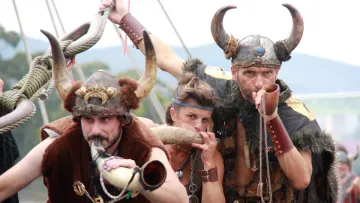 Вікінги все ж носили рогаті шоломи: як відкриття норвезьких археологів підтверджує відомий історичний міф
