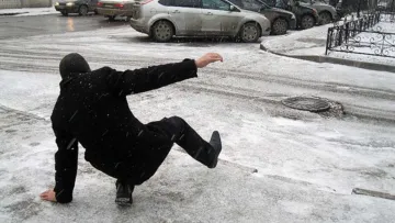 «Соромно за нашу з вами роботу»: депутат від «Слуги народу» зламав хребет через ожеледицю у столиці