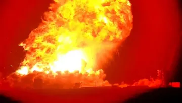 Ракета Ілона Маска SpaceX вибухнула під час випробування: момент потрапив на відео