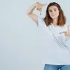 Як повернути кристальну свіжість улюбленій білій футболці: дієві поради