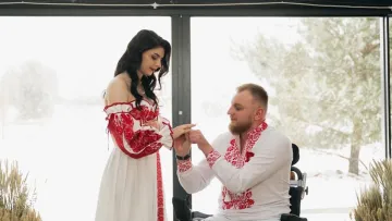 Весілля в українському стилі під час війни: поранений на фронті поліцейський знайшов кохання і одружився