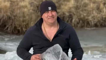 Чоловік з Рівненщини пірнув в ополонку та встановив національний рекорд: яке досягнення підкорилося «моржу»