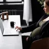 Як жінки-ФОПИ можуть отримати грошову допомогу через вагітність: експерт повідомив деталі