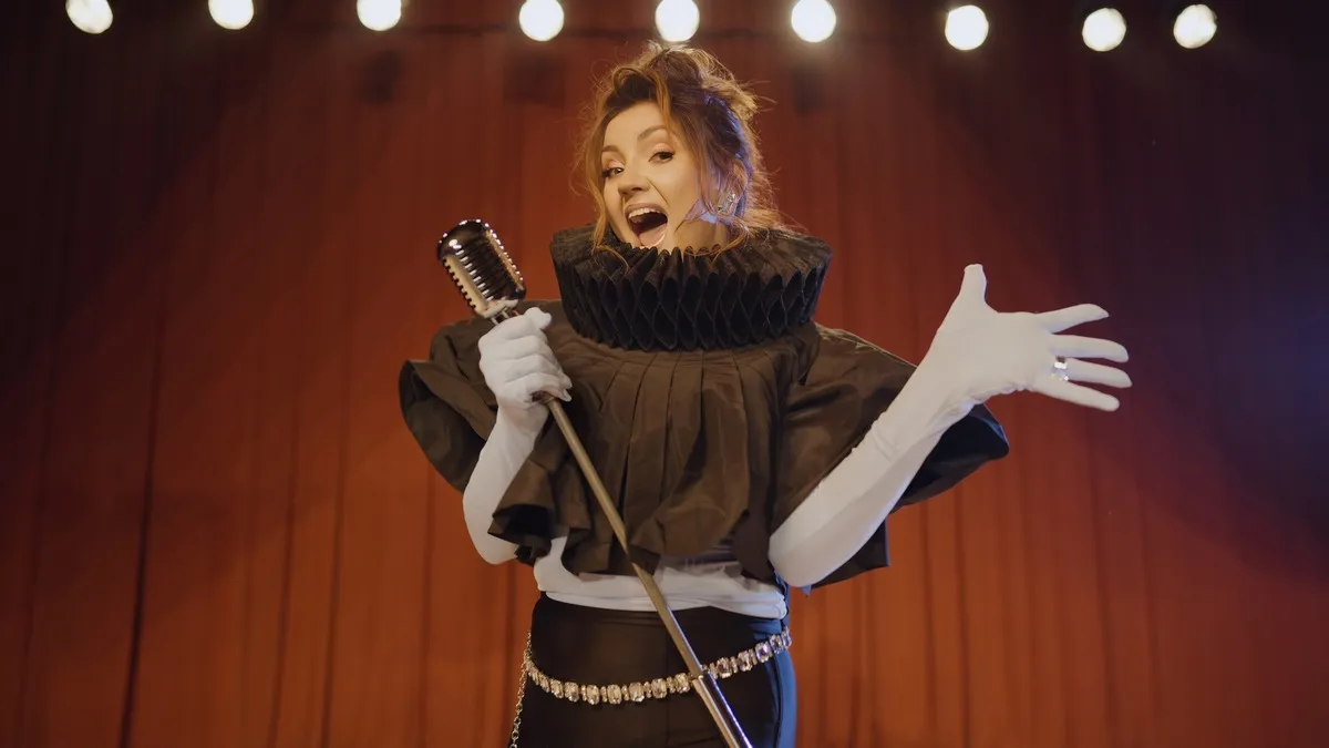 «Вагітна чи ні – просте питання. Щоб зрозуміти, дивіться відео»: Цибульська заінтригувала кліпом «Мама-драма»