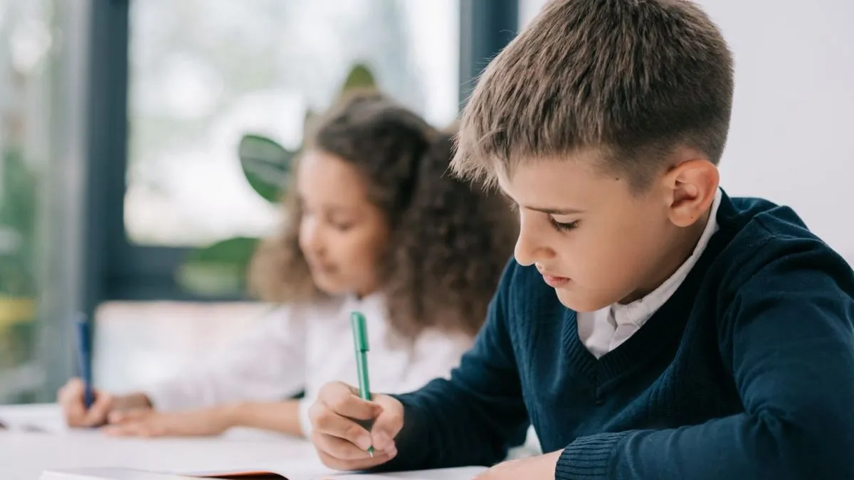 учні, школа