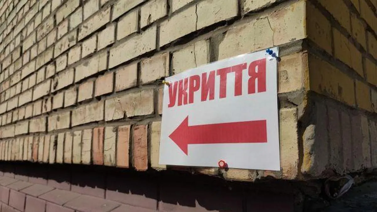 Був в неадекваті та вистрілив в себе: під час масованої атаки по Києву в укритті хотів застрелитись чоловік