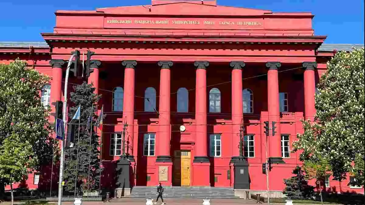 Під час обстрілу Києва пошкоджено університет Шевченка: чи є постраждалі та яких руйнувань завдано