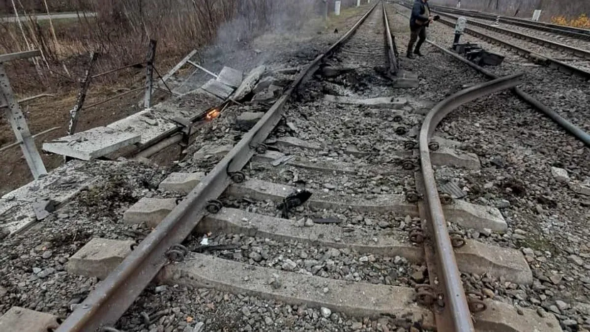 «Залізнична артерія» під прицілом: росія продовжила спроби зупинити сполучення у прифронтових громадах