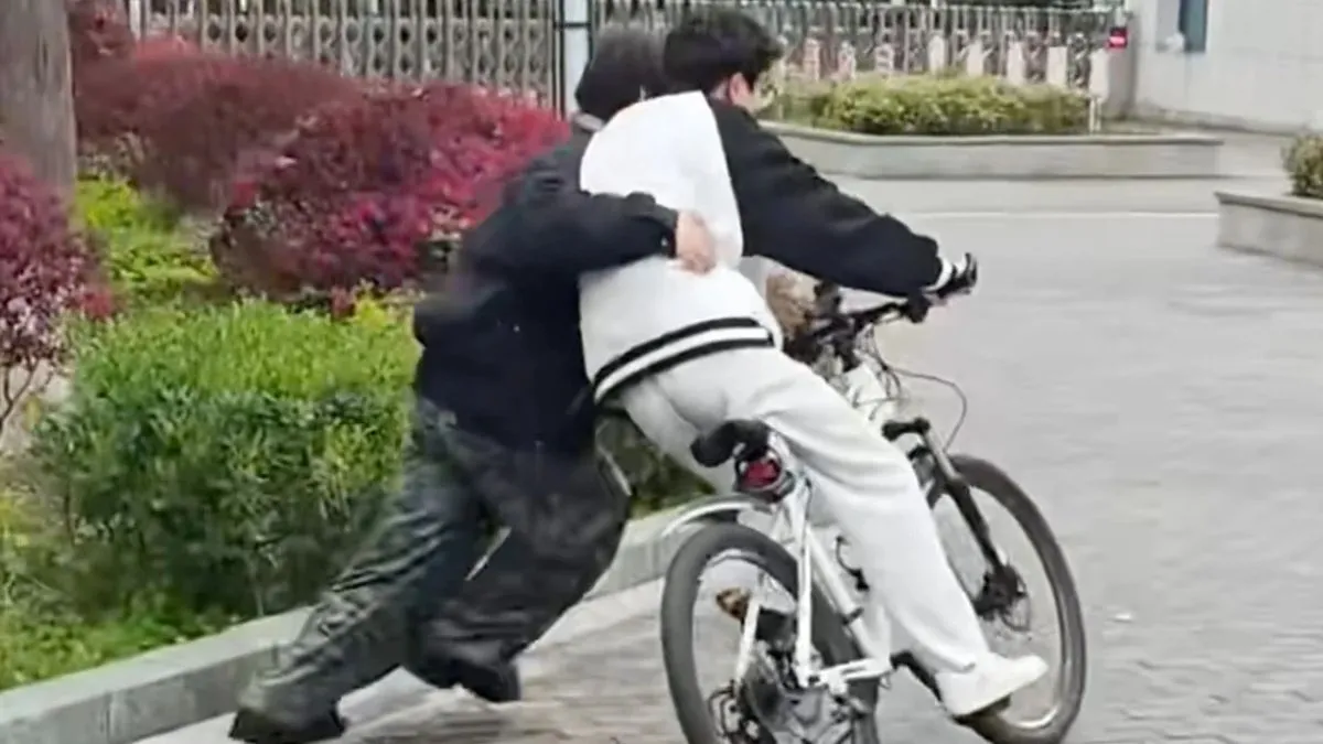 Китаєць збагатів на понад 1,5 млн, бо навчав людей, тому що не зробили їхні батьки в дитинстві: про що мова