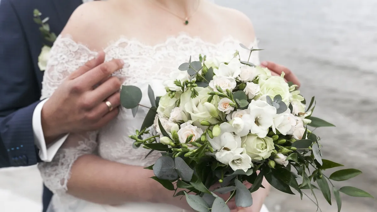 Скільки грошей подарувати молодятам у 2025 році: весільні рекомендації експертки для батьків, друзів та родичів