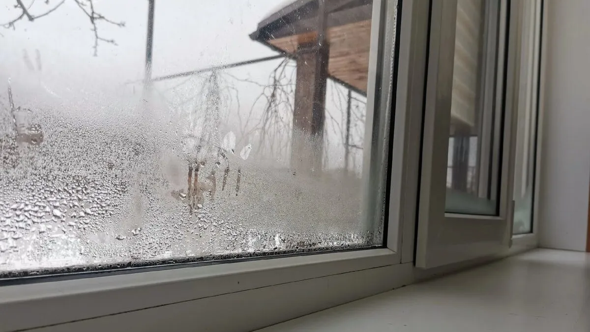 Чому тягне холодом від вікна і як швидко усунути протяг: дієві поради експертів