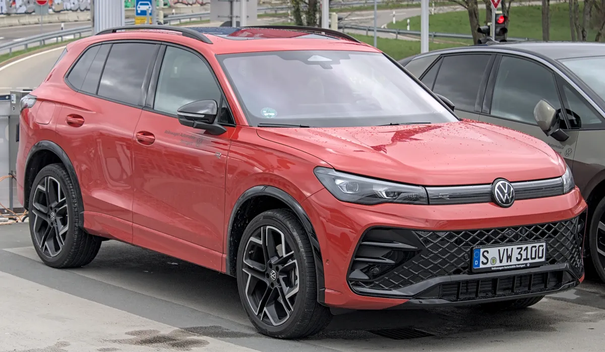 Бензинові авто в Україні: хто став лідером ринку та скільки машин зареєстрували в травні