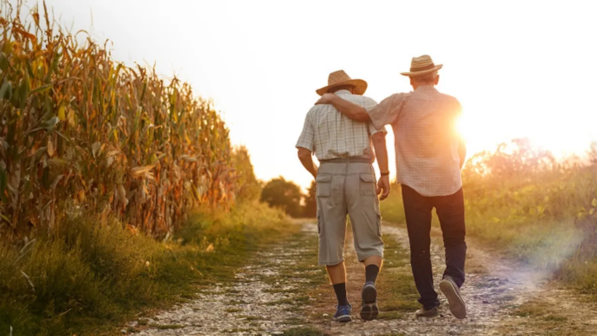 Щаслива старість без ліків: чому допомога іншим працює краще за еліксири молодості