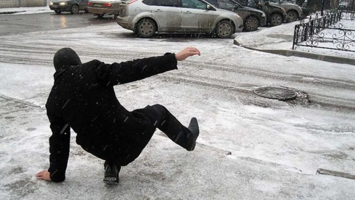 «Соромно за нашу з вами роботу»: депутат від «Слуги народу» зламав хребет через ожеледицю у столиці