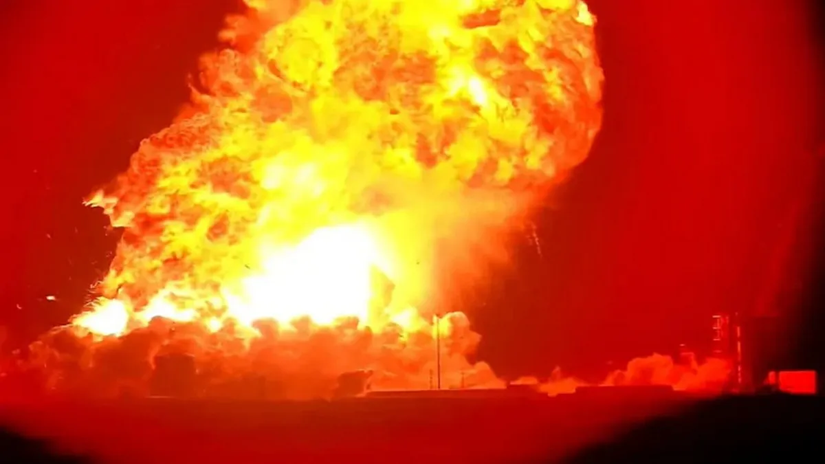 Ракета Ілона Маска SpaceX вибухнула під час випробування: момент потрапив на відео