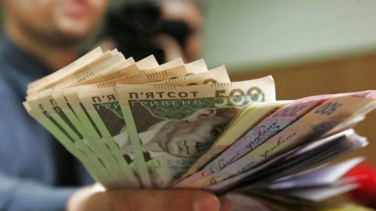 Уряд пропонує підвищити мінімальну зарплату на 2026-28 роки: скільки отримуватимуть українці
