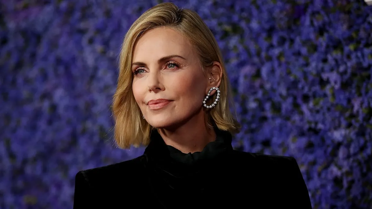 «Вона вистрілила в нього»: Шарліз Терон вперше зізналася, як її мати вбила батька, рятуючи сім'ю