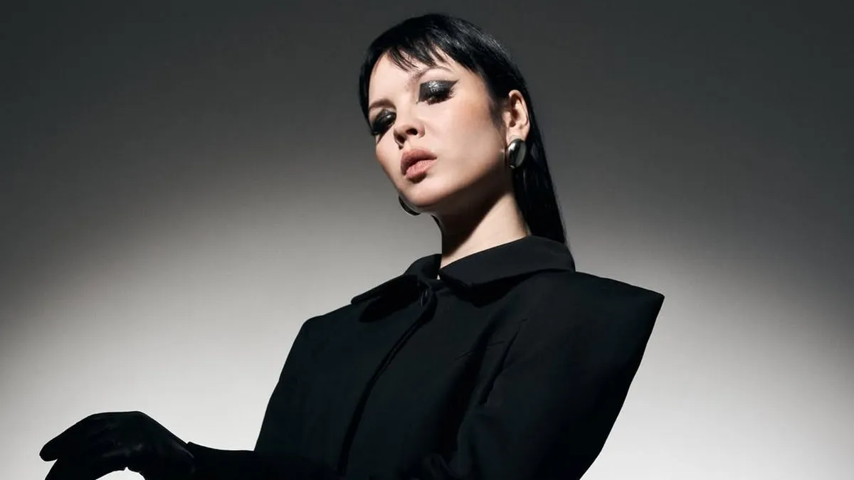 «Ти істеричка»: співачка Кажанна різко відповіла хейтерам після скандалу з лейблом Jerry Heil