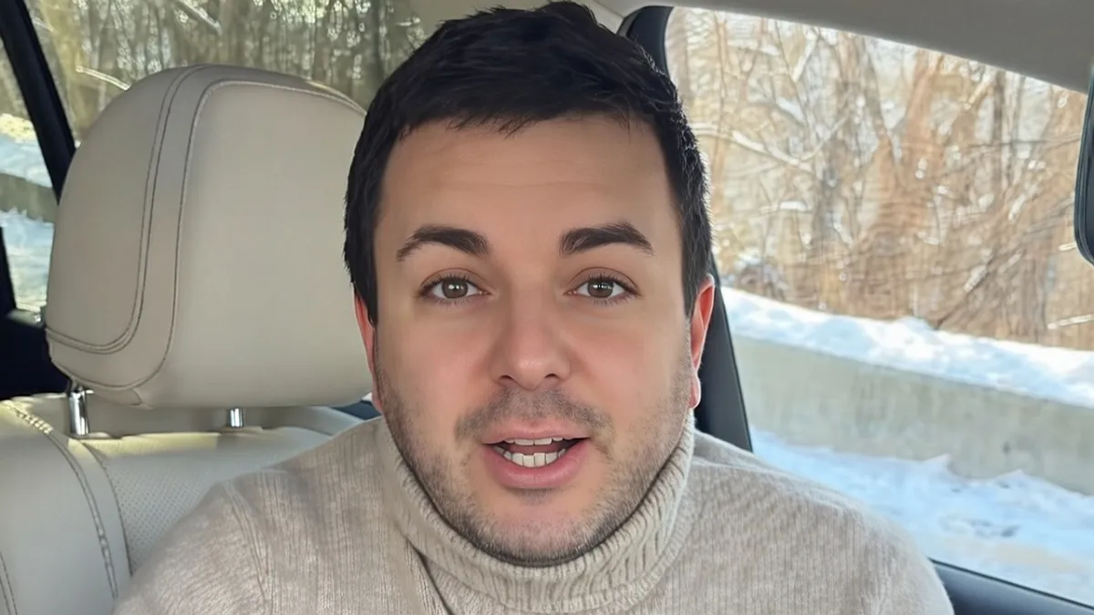 «Як не залишитись без дівчини 14 лютого»: Григорій Решетнік дав поради шанувальникам