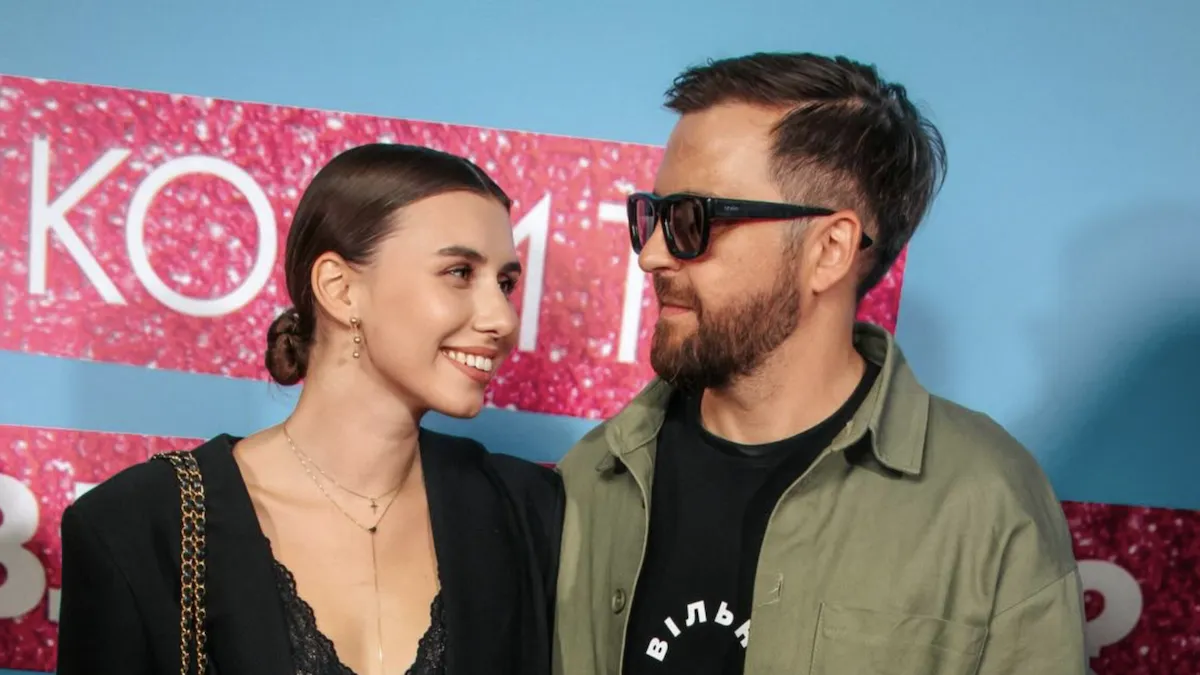 Дружина Сергія Танчинця вразила мережу прозорою сукнею без білизни: як виглядає обраниця співака