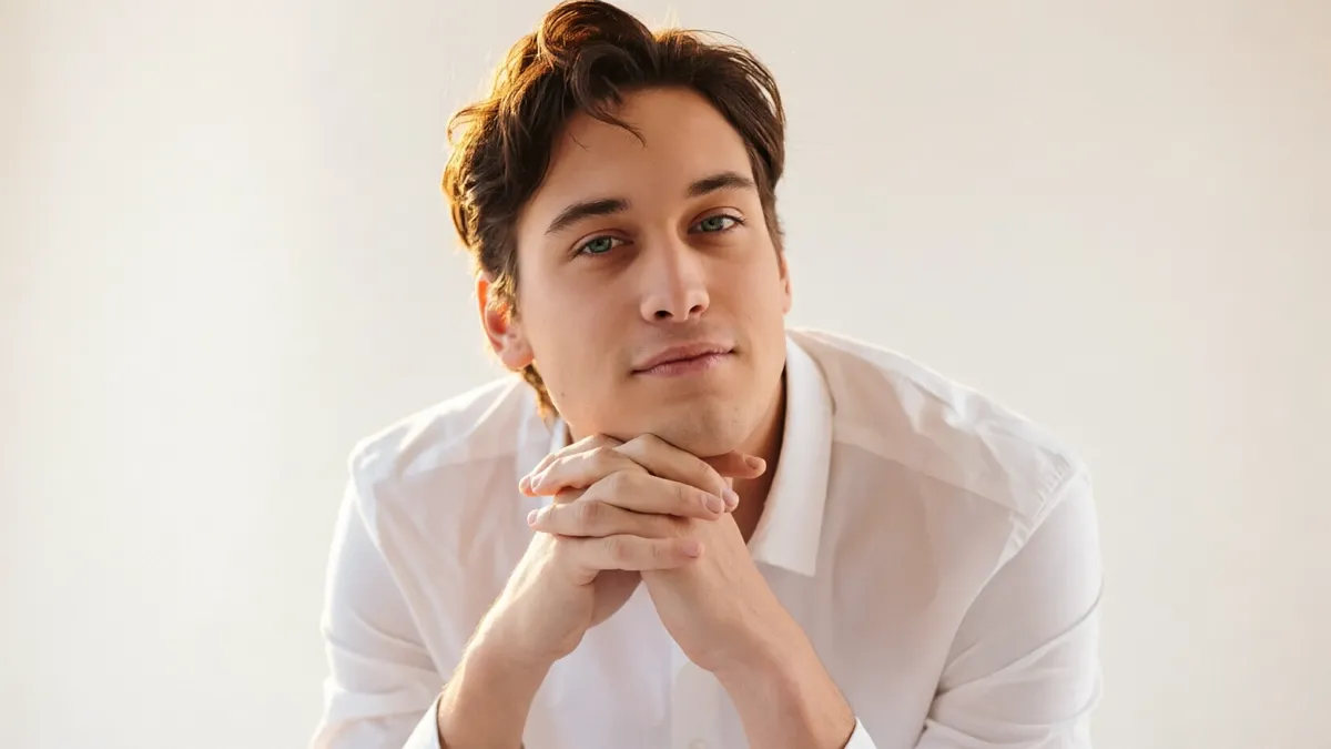 «Мене трясло, я дуже хвилювався»: актор Іван Довженко розповів про роботу в серіалі «Кава з кардамоном»