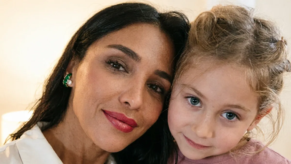 Після розлуки – релакс у Дубаї: Санта Дімопулос провела день із 6‑річною донькою Софією