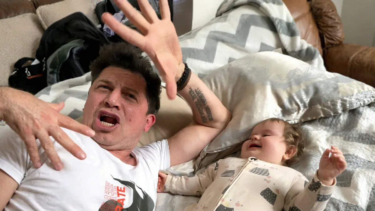 Сміх Емілі підкорив підписників: Андрій Джеджула кумедно декламував вірш «африканською» для донечки