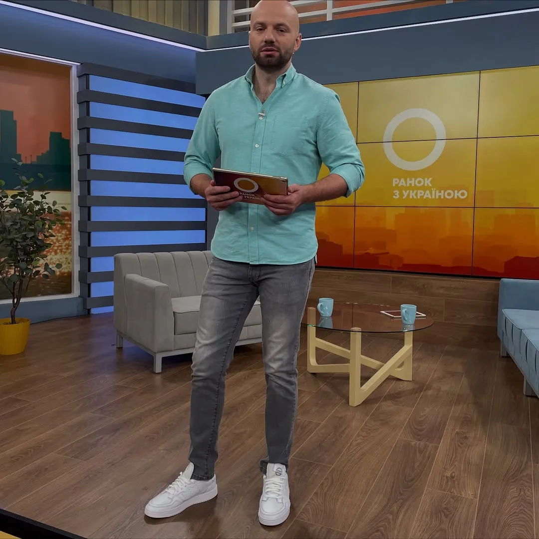 Слава Дьомін в студії телешоу &laquo;Ранок з Україною&raquo;. Фото: Instagram/slavademin_official
