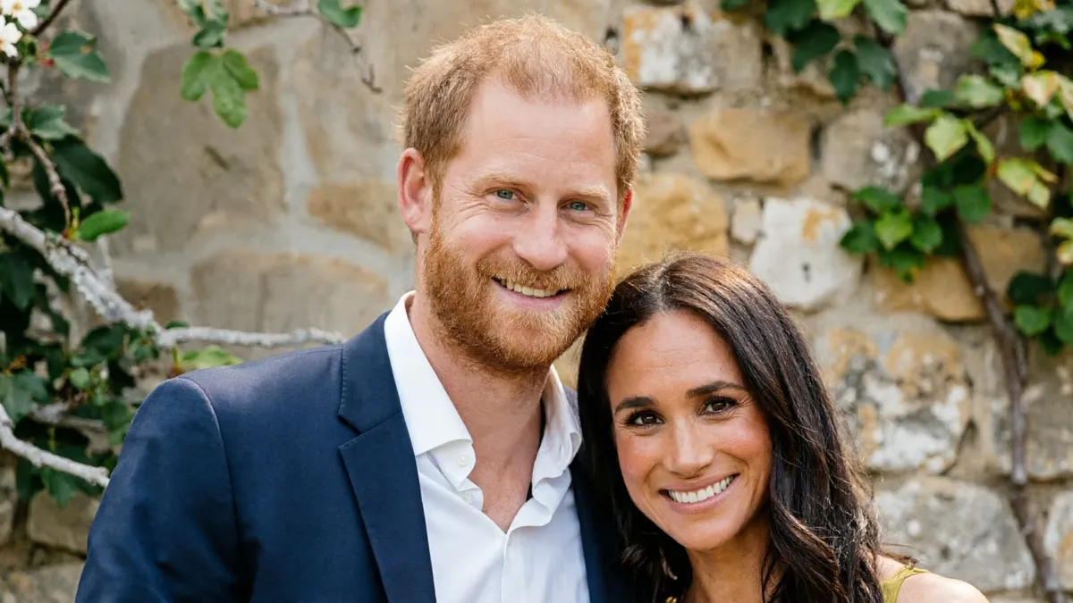 У сукні від Хайді Меррік: Меган Маркл з’явилася з принцом Гаррі на закритій вечірці Netflix