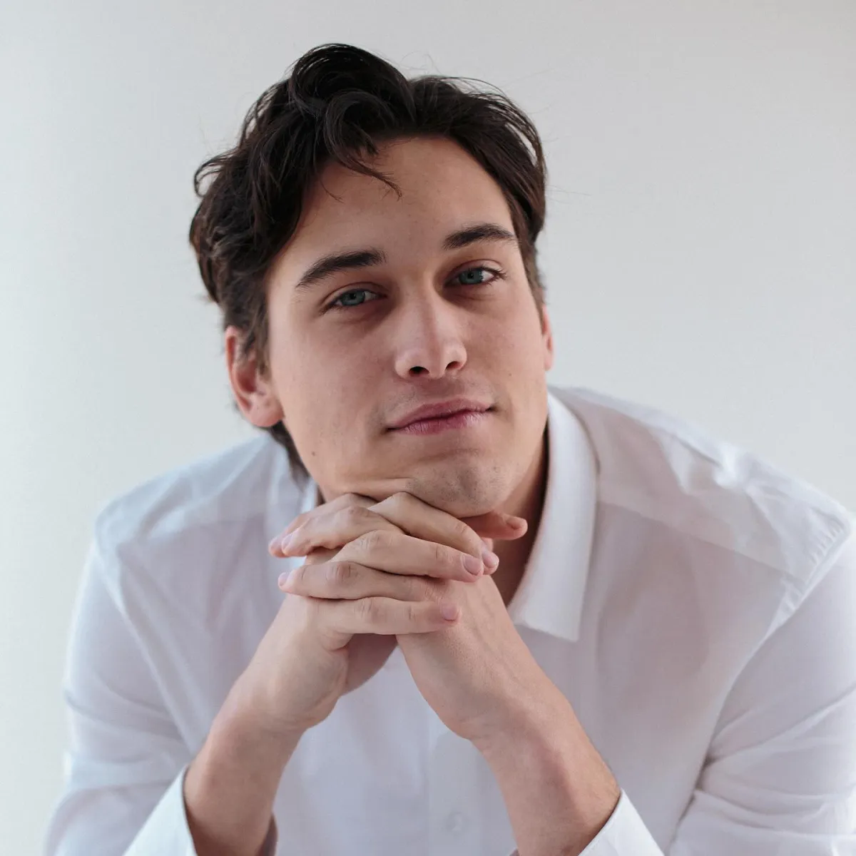 &laquo;Мене починає дратувати слово династія&raquo;: Іван Довженко про зіркових батьків, зйомки під КАБами та свою кохану